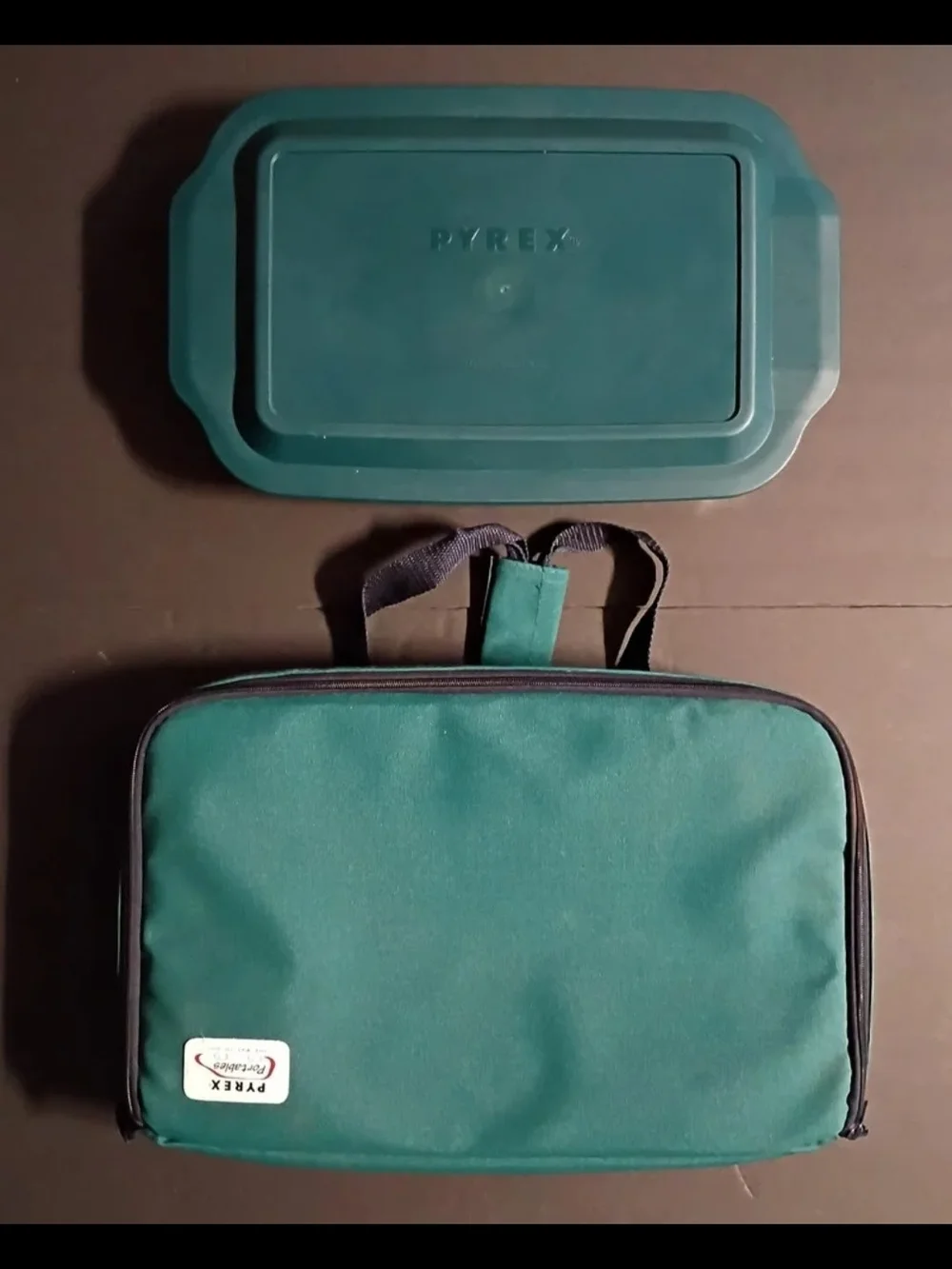 Pyrex Teal Meal Prep Container with Matching Teal Carry Case